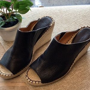 BCBG Generation Genuine Black Pebble Leather Wedge Sandals w/ Woven Hemp Footbed
